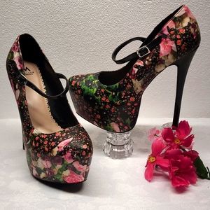 Madison by shoedazzle Sz10 Black multi flower print platform heels